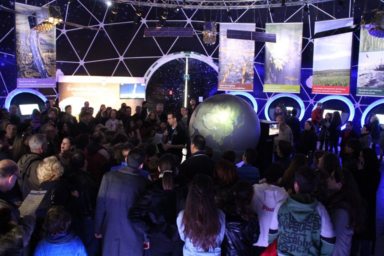 Explaining the wonders of the EU Space Programmes to the Greek public in 2015 © Evenflow